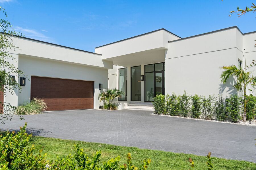 Front exterior at a Crescent home in Tierra Verde