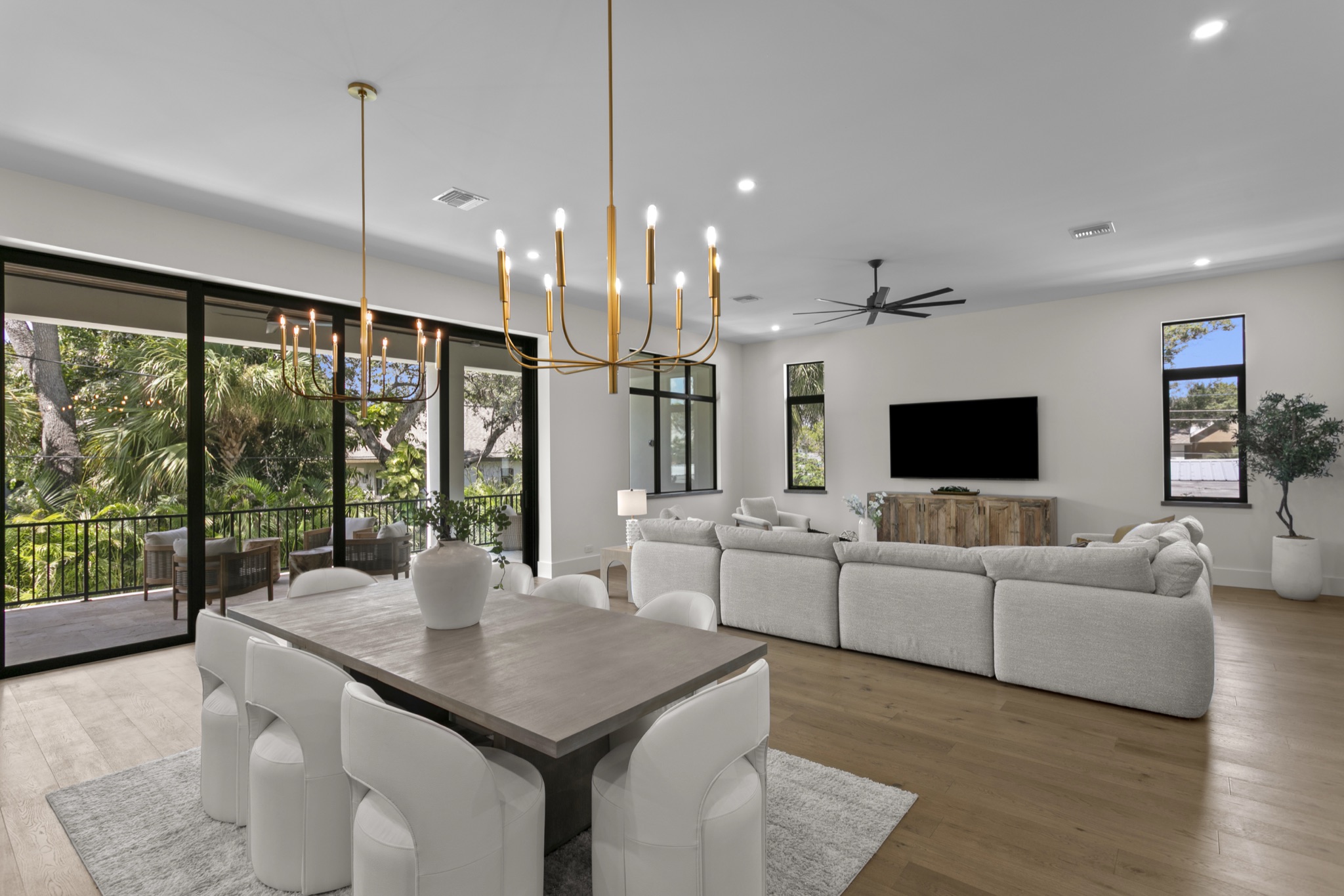 403 S Barbara - Great room and dining