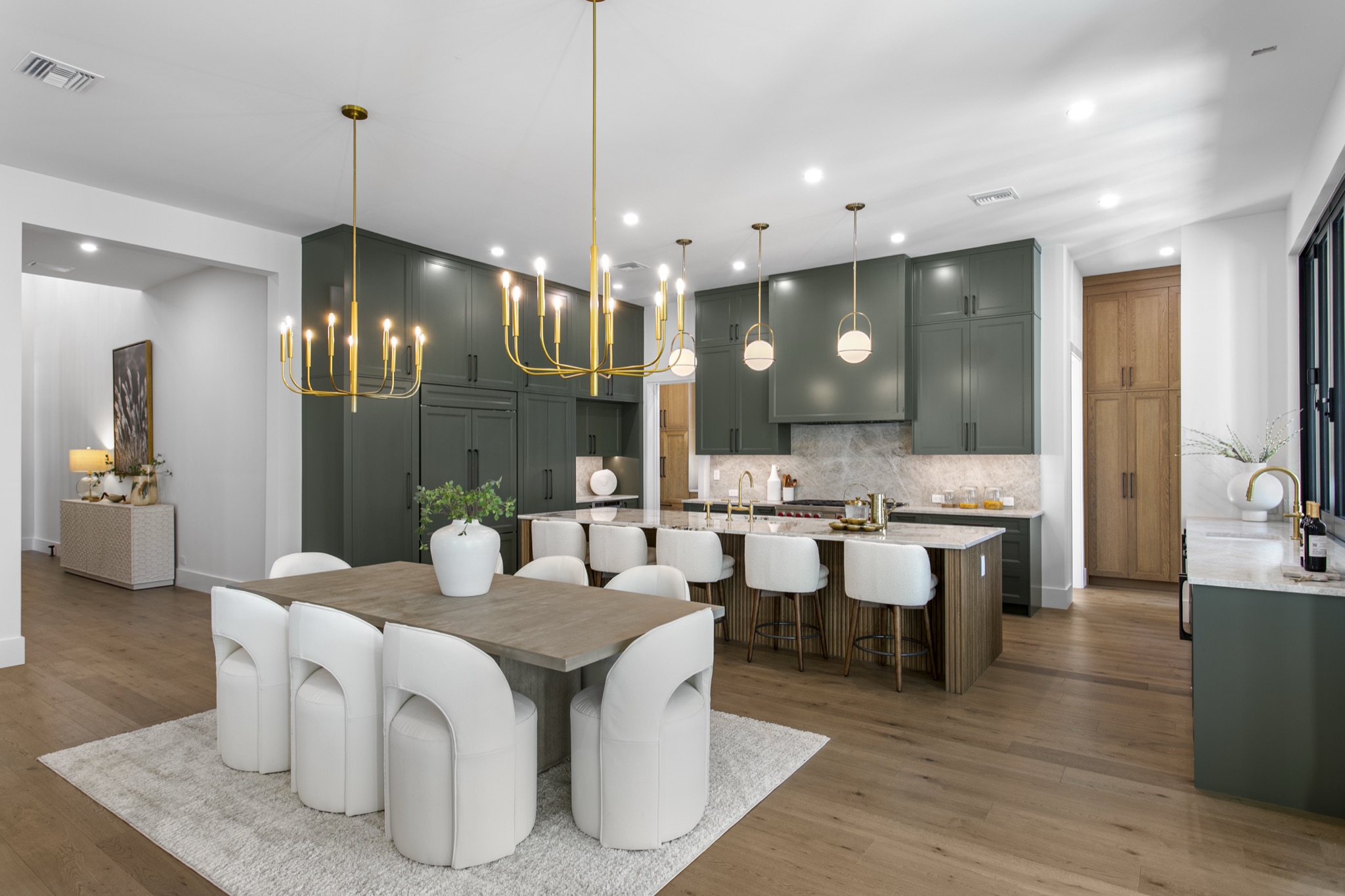 403 S Barbara - Dining and kitchen