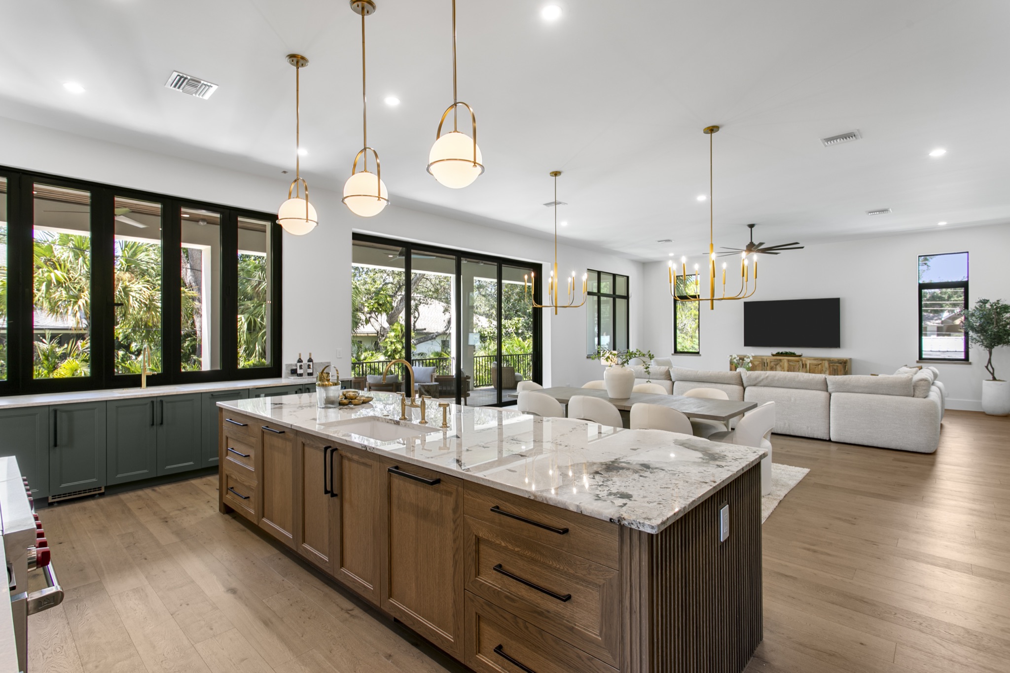 403 S Barbara - Kitchen island and great room