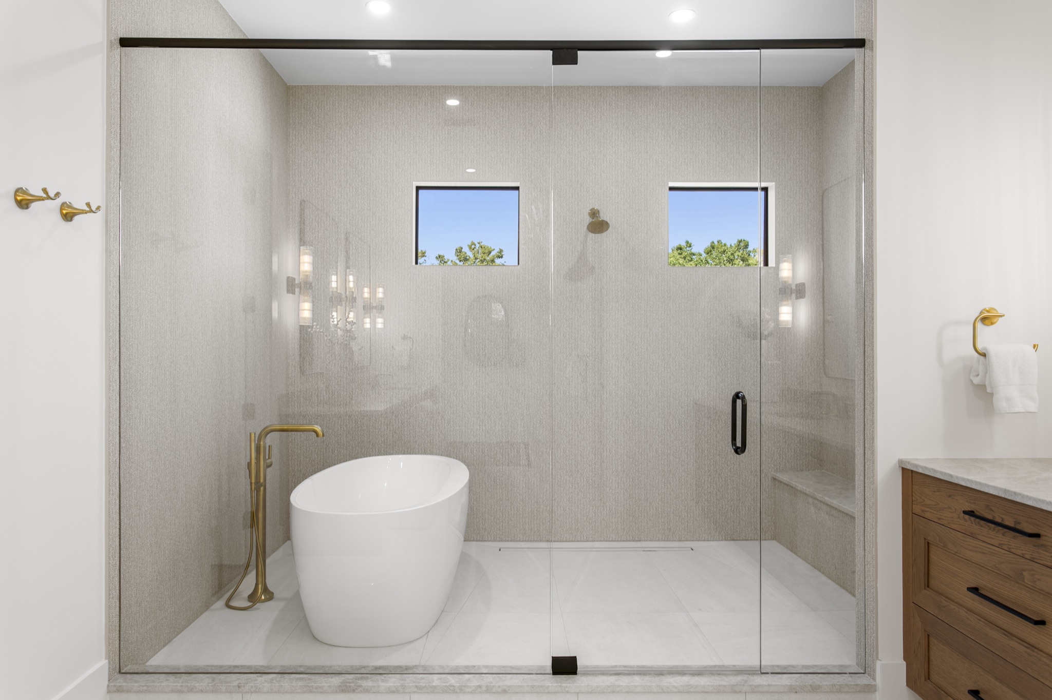 403 S Barbara - Primary bath