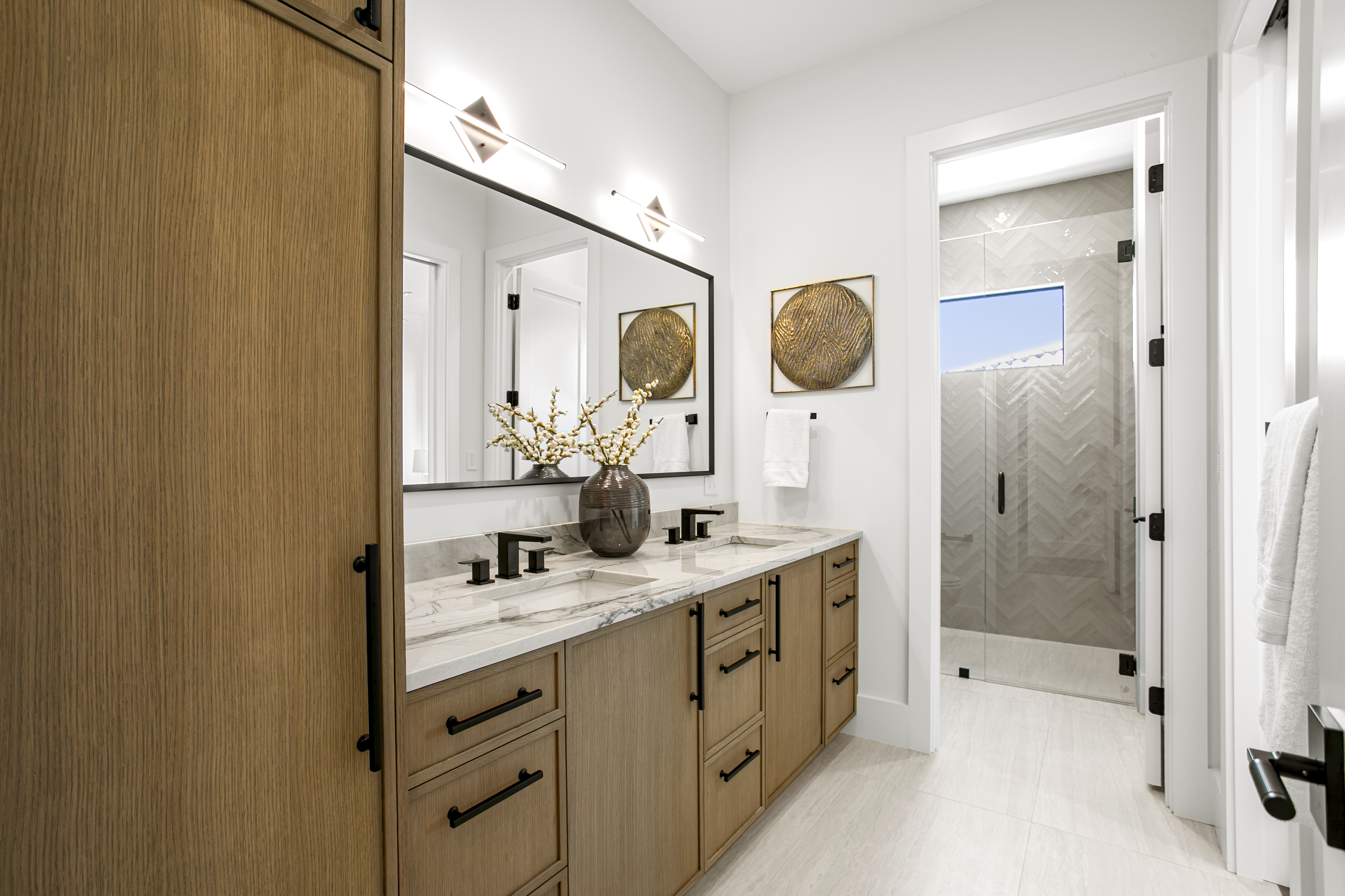 Shared Upstairs Guest Bathroom