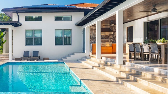Header-Luxury-pool-and-spa-at-Tampa-family-home-v2-1