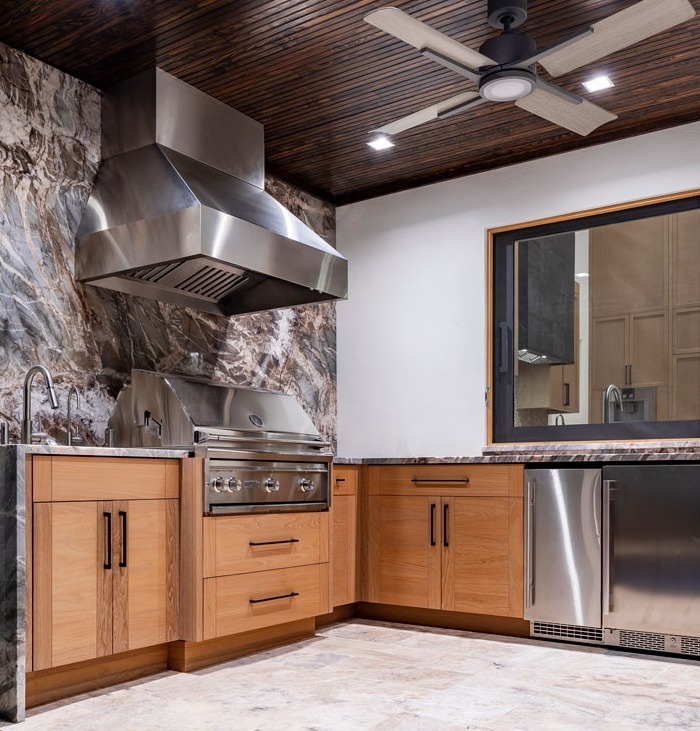 Luxurious-outdoor-kitchen-with-tiled-floor-and-wood-plank-ceiling-v2