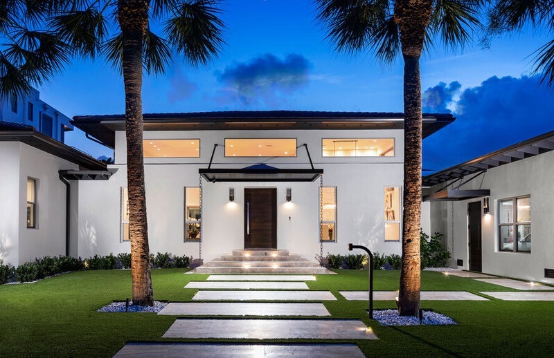 header-front-entry-of-luxury-Tampa-home-v2-1-1