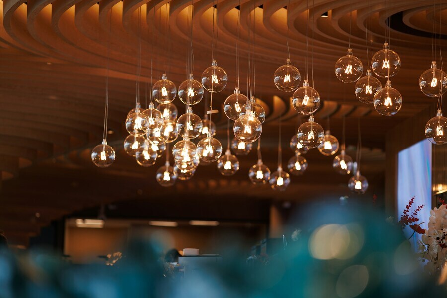 Expert Tips for Choosing Luxury Lighting for High-End Home Design